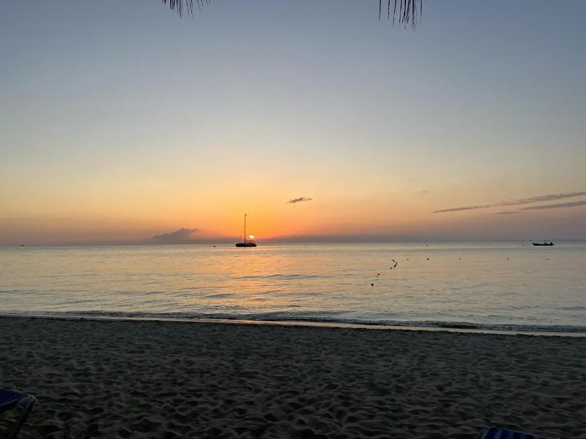 Seacret Studios - Cozy Jamaican Retreat Apts Negril Appartamento