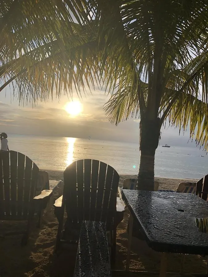 Seacret Studios - Cozy Jamaican Retreat Apts نيغريل شقة
